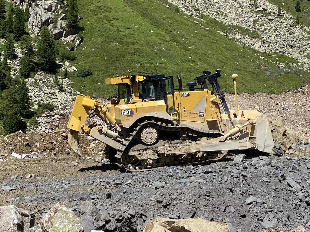 Dozer CAT D8T s Trimble Earthworks Single GNSS