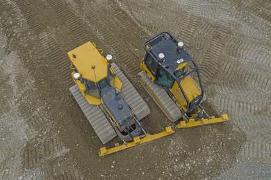 Trimble Earthworks pro dozery: Automatická horizontální regulace